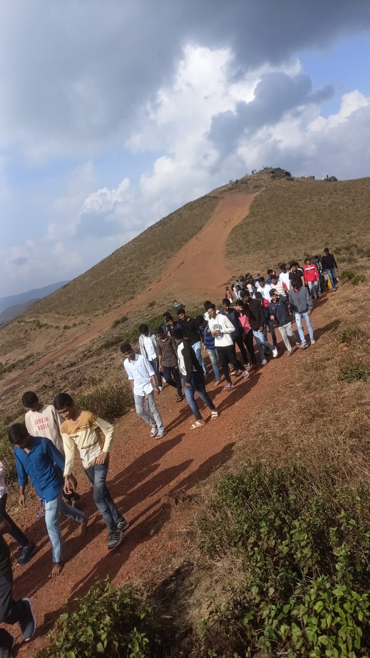 School students enjoying educational tour arranged by SRS Tours and Travels Bangalore