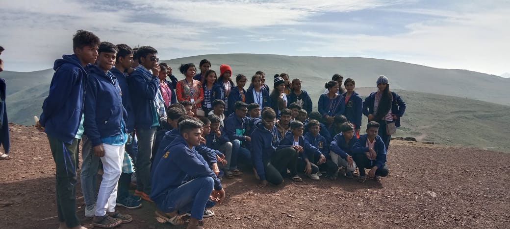 School students enjoying educational tour arranged by SRS Tours and Travels Bangalore